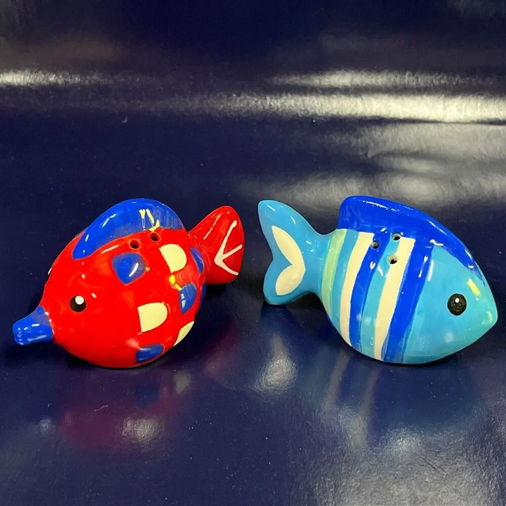 Set Of Ceramic Fish Salt & Pepper Shakers Red/Blue Beach House Tropical -‎ T 7-3